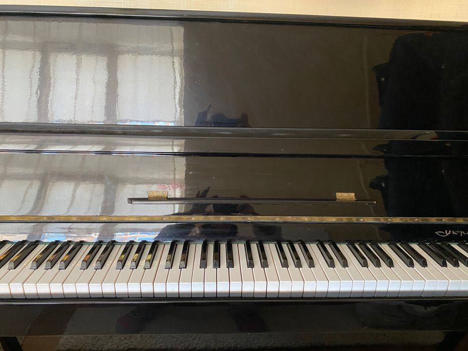 Чорне піаніно  Україна