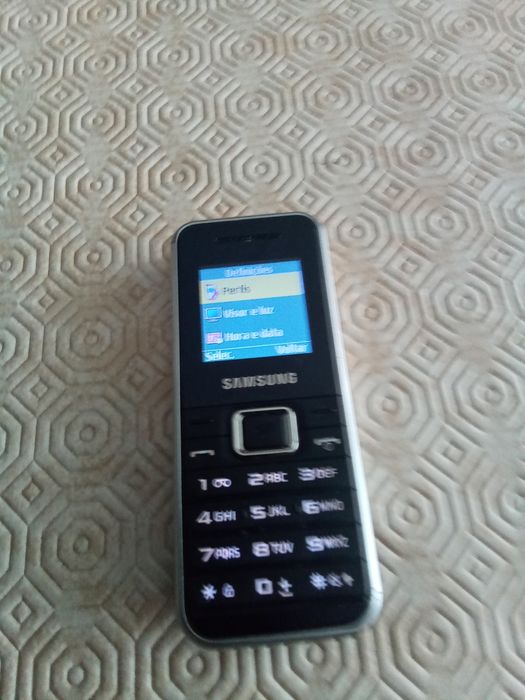 Telemóvel Samsung teclas antigo usado
