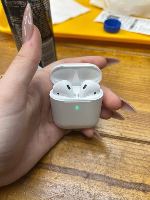 Наушники Apple AirPods