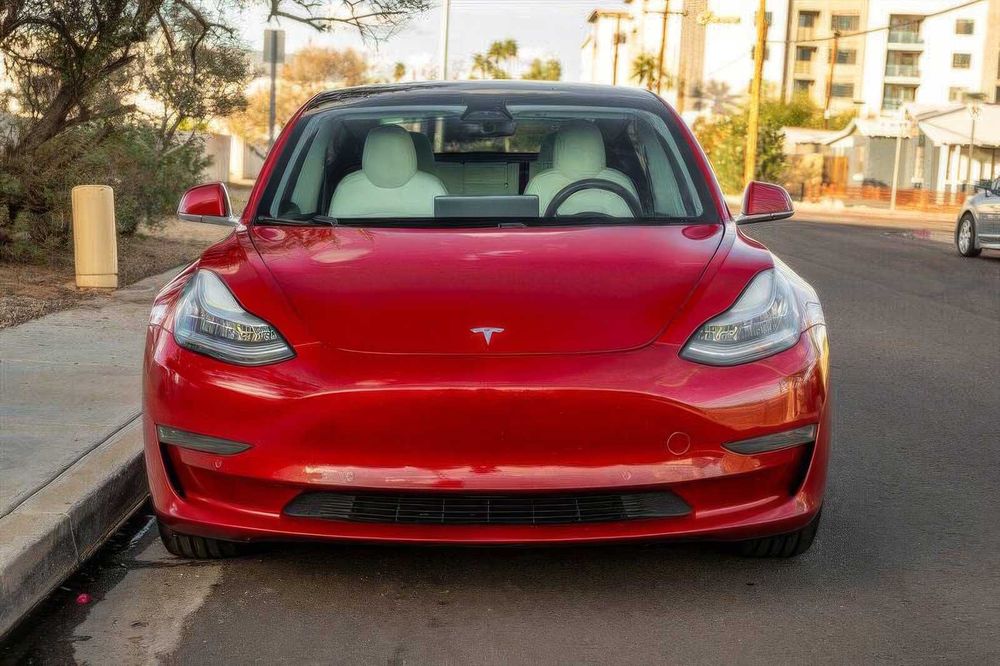 Tesla Model 3      2020