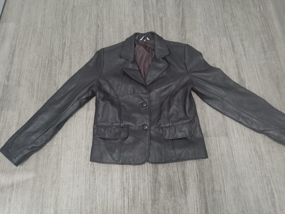 Sprzedam damską skórzaną marynarkę rozmiar M.