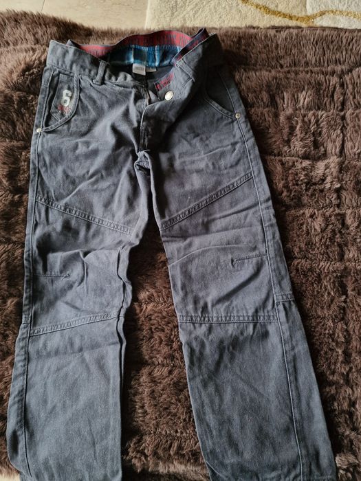 Roupa de criança em muito bom estado