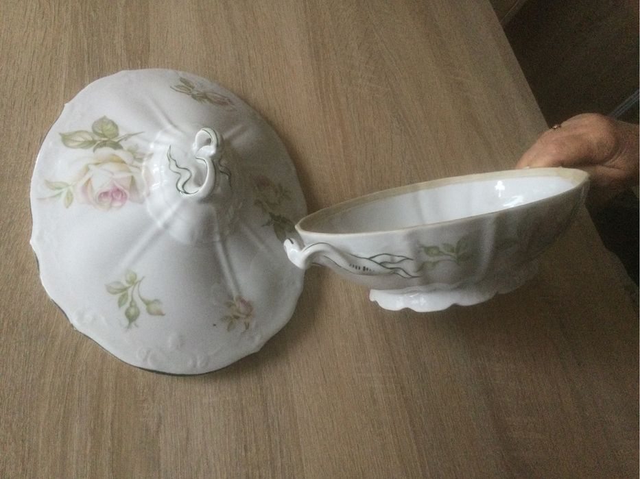 Zestaw antyk - waza , salaterka , sosjerka.