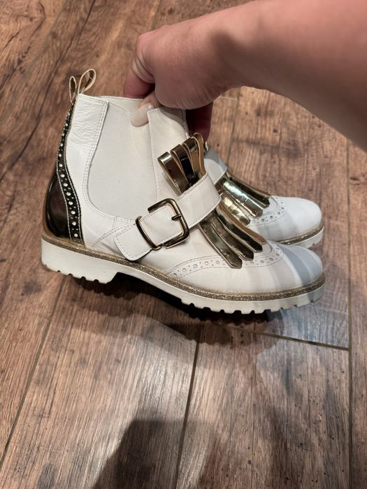 Ботинки белые ,в хорошем качестве!