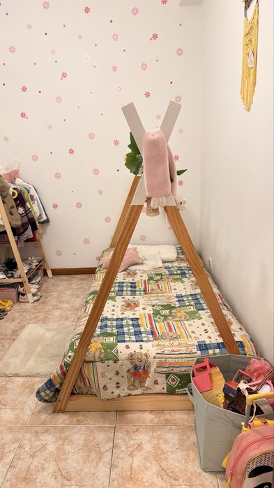 Cama montessori criança