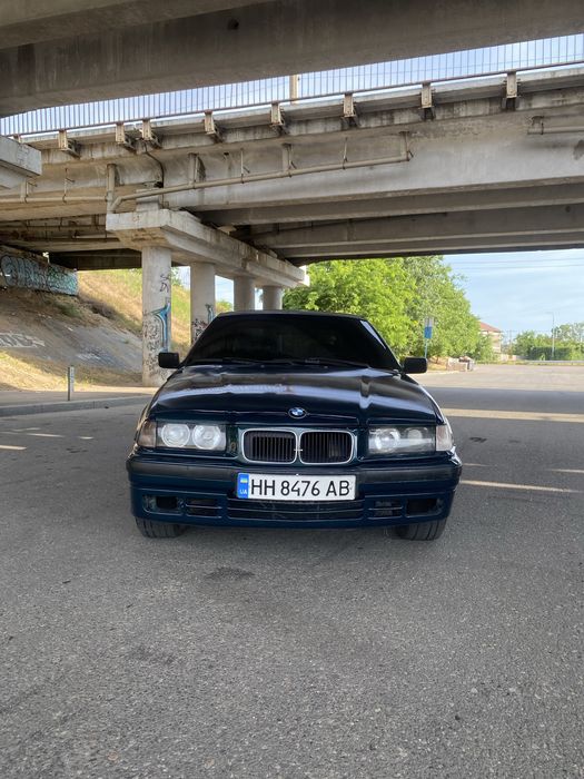 BMW E 36 мотор 1.6 бензин