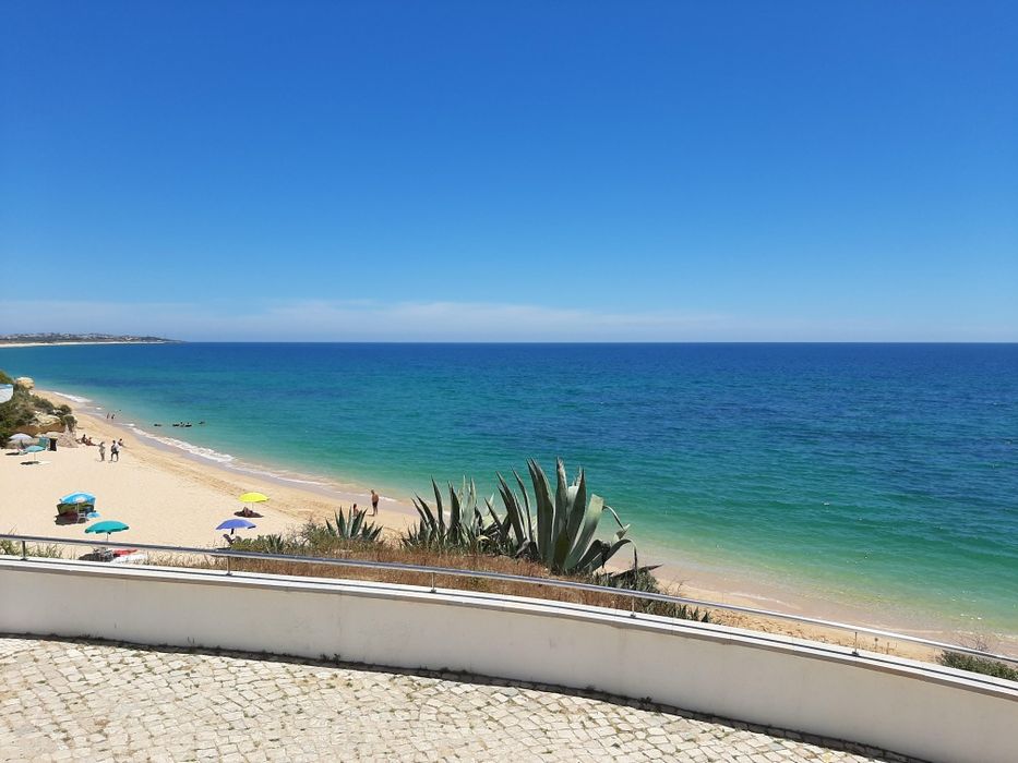 Apartamento T0 junto à Praia de Armação de Pêra