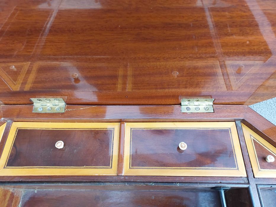 Stary finezyjny stolik niciak secesja mahoń  D096