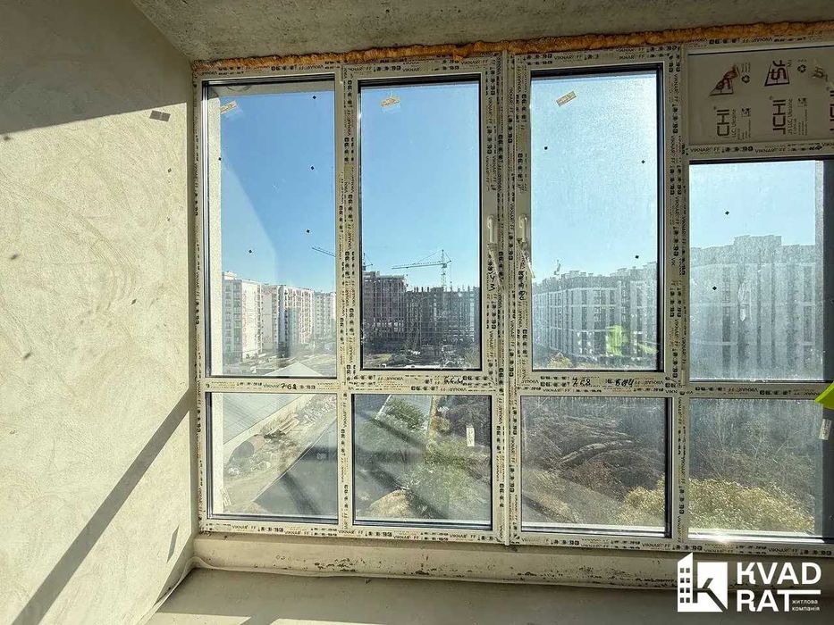 Здана двокімнатна з опаленням та стяжкою