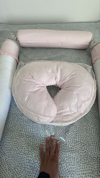 Vendo kit berco com almofada de amamentar
