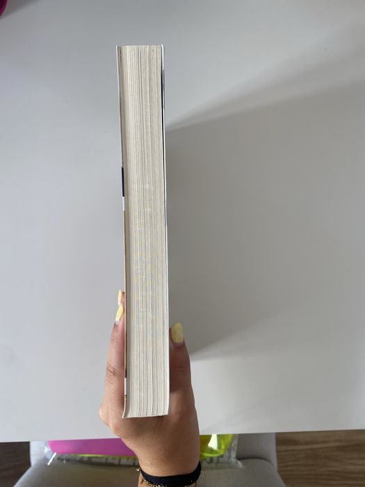 Livro “Um de nós mente”