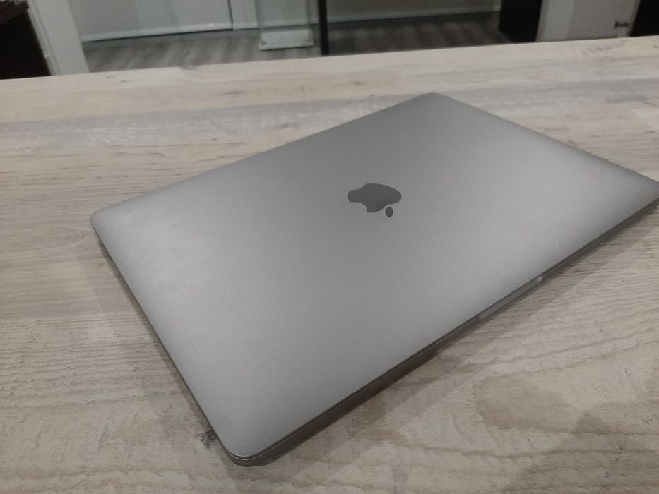 MacBook Pro 13" 2020 – 16 GB / 512 GB64354203206147124