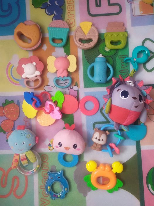 Гризунці , погремушки + іграшка на візочок фірми Tinny Love