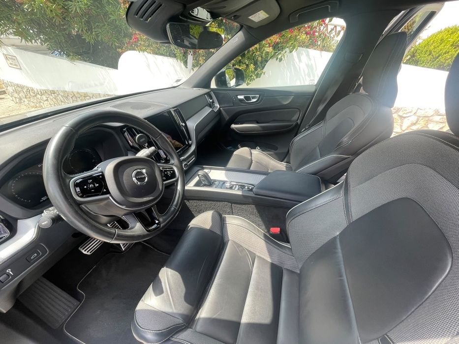 Volvo XC60 B4 Híbrido Gasóleo R-Design | Dez 2020 | 96.000 km | 1º Dono