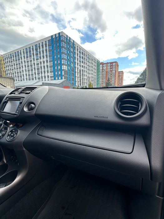 кроссовер RAV-4  2012 г