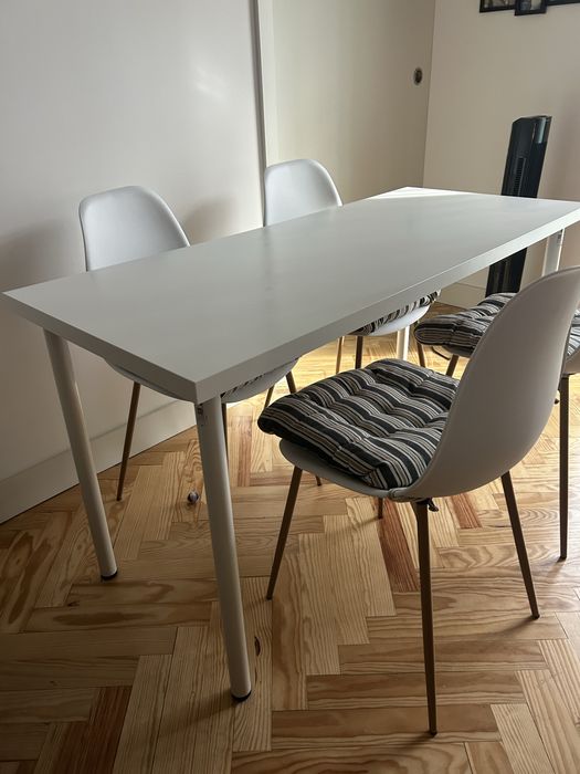 Mesa c/ 4 cadeiras