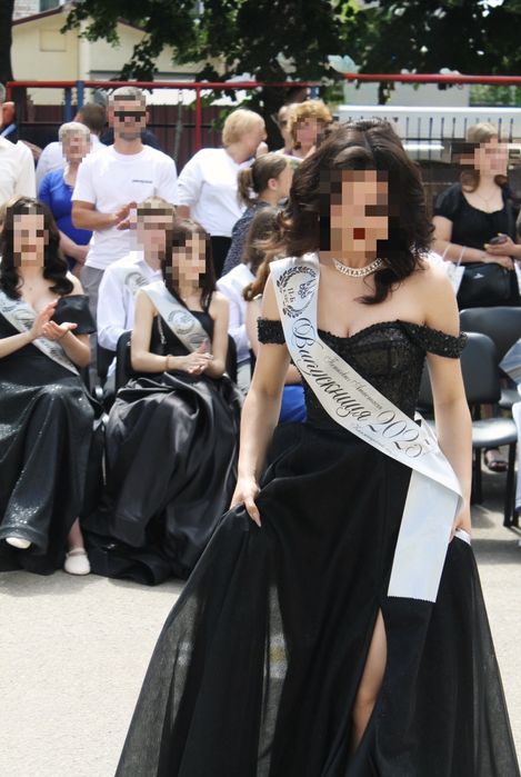 Випускна-вечірня сукня , неймовірно гарна , стан ідеальний