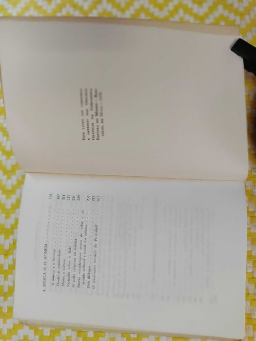 A caça aos coelhos e outros escritos polémicos – 
F. Lopes-Graça