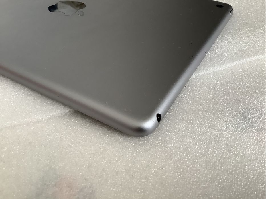 Apple ipad 6  A1893