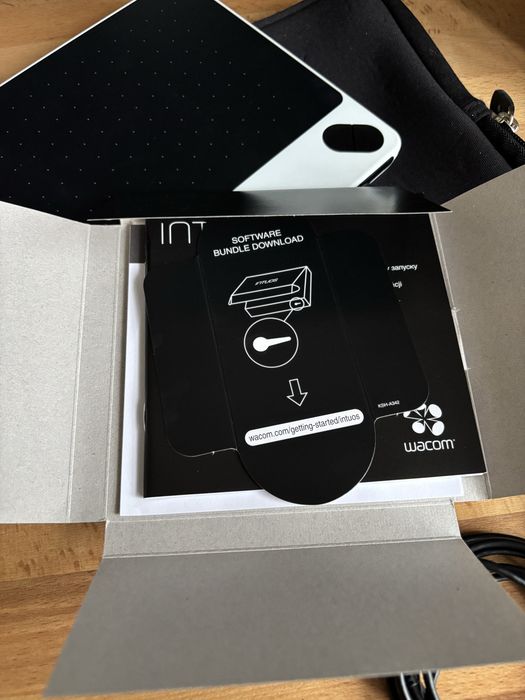 Tablet Gráfico Wacom Intuos CTL-490 (com caneta e bolsa)
