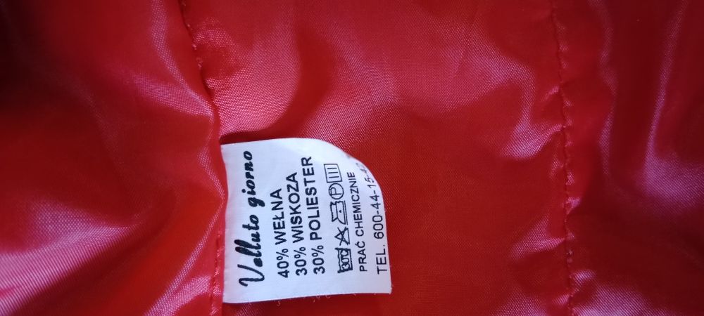 Płaszczyk w bardzo dobrym stanie.