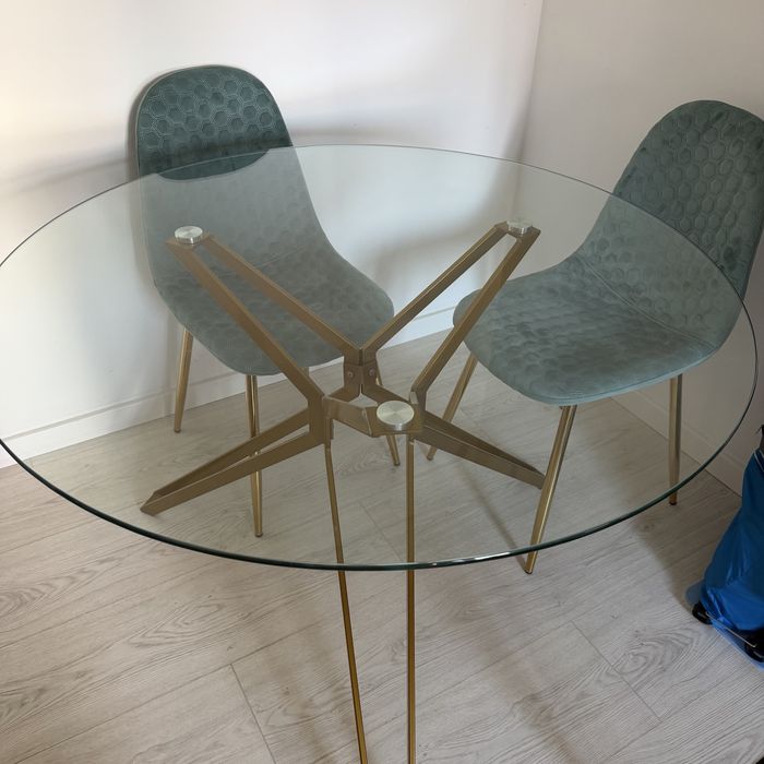 Mesa com tampo de vidro redonda 110cm + 4 cadeiras