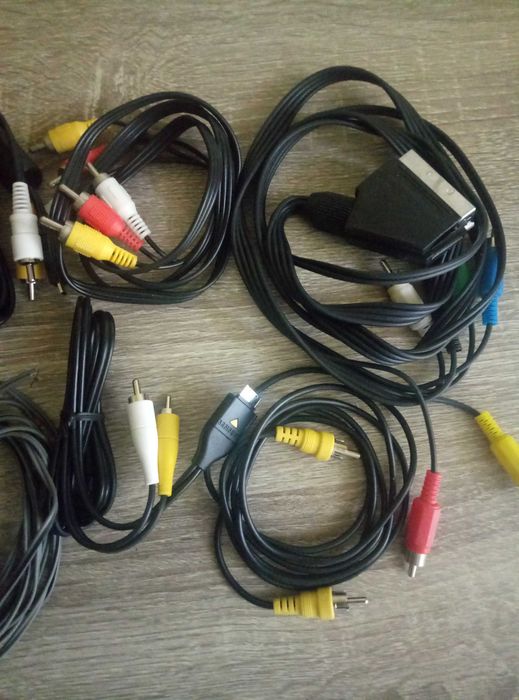 Різні кабелі для гаджетів