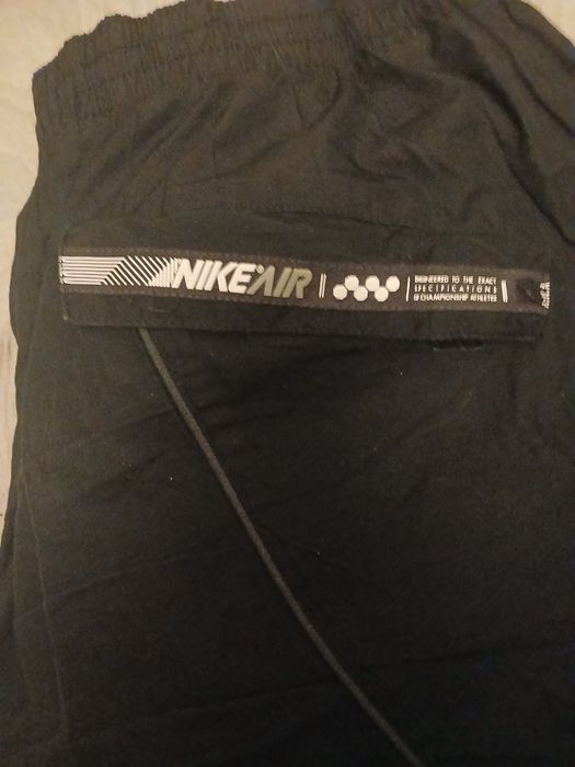 CArne spodnie ala ortalion matowy z czerwonym napisem NIKE R. L