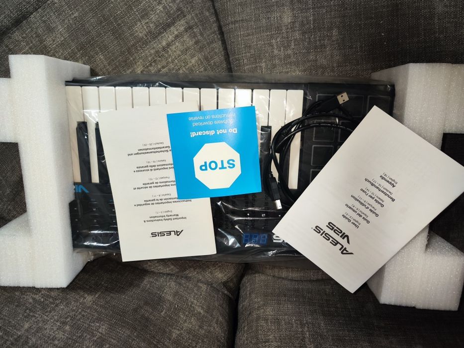 Alesis VI25 – Controlador MIDI 25 Teclas – Praticamente Novo + Caixa Original