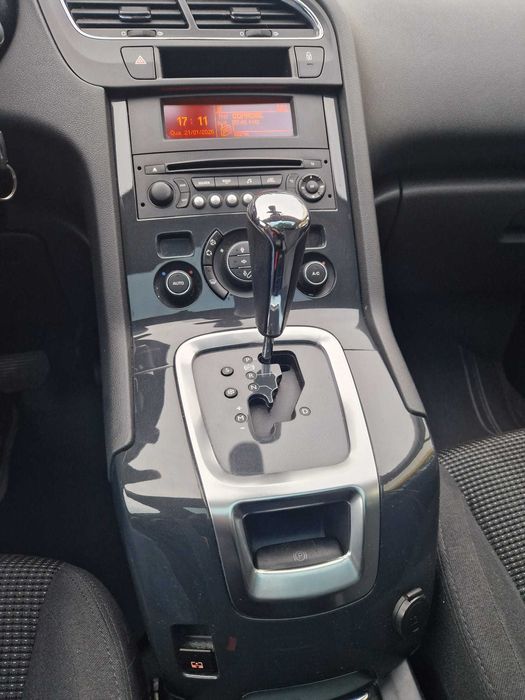 Peugeot 5008 1.6HDI 120cv Automática EAT6 NACIONAL