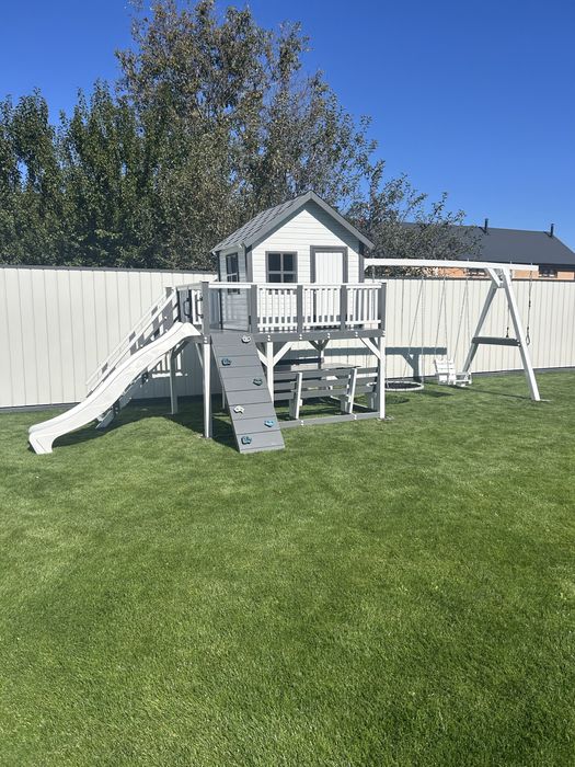 Дитячий будиночок гірка скеледром гойдалки столик лавочки майданчик