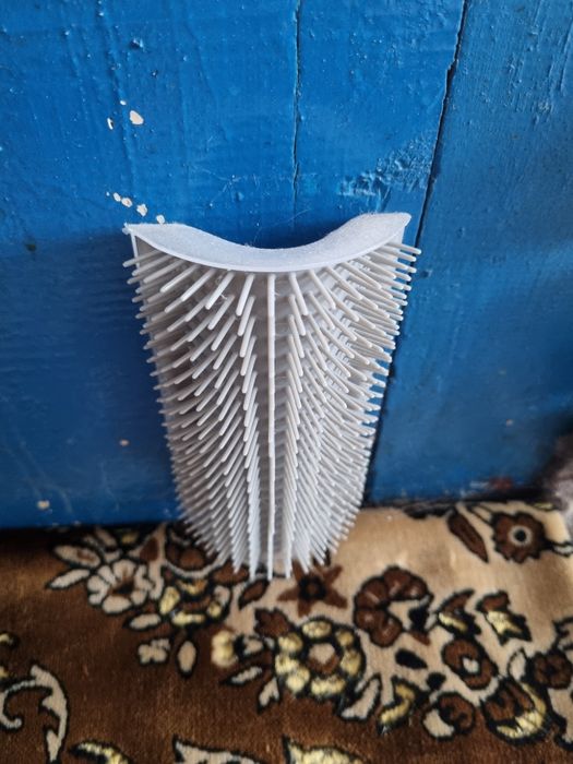 Щітка, чесалка, масажер для котів