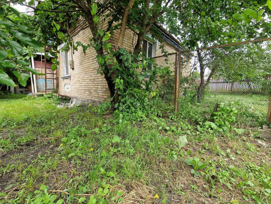 Продається будинок  у центрі с. Бабинці  для дачі чи нової забудови