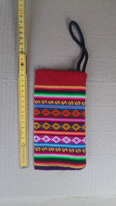 Оригінальний чохол для телефону з молнією в національному стилі.