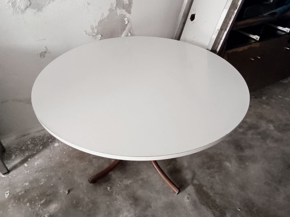 Mesas redondas  com 120 cm de diâmetro