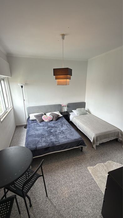 Arrenda-se quarto familiar mobiliado na Moita