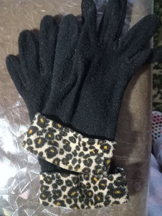 Вязанные шапочки,перчатки,берет.