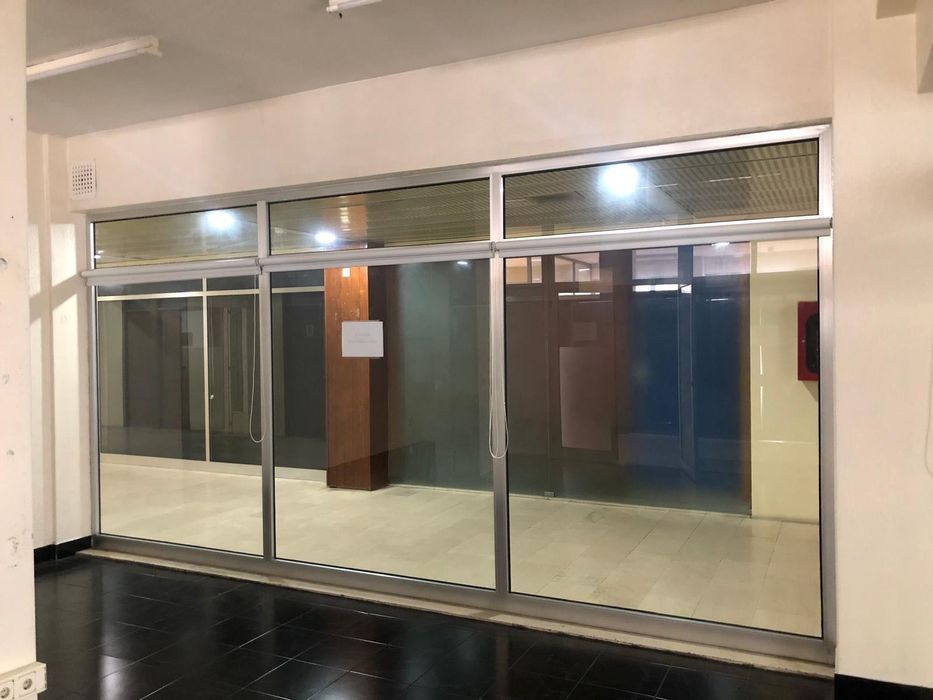 Arrenda-se  loja na Rua Professor Bento de Jesus Caraça, 43