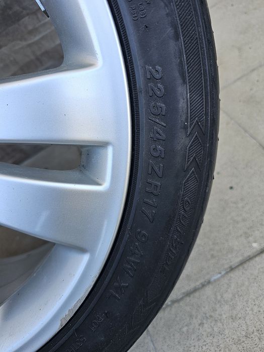 Jante com pneu Mercedes 17" 225/45 17