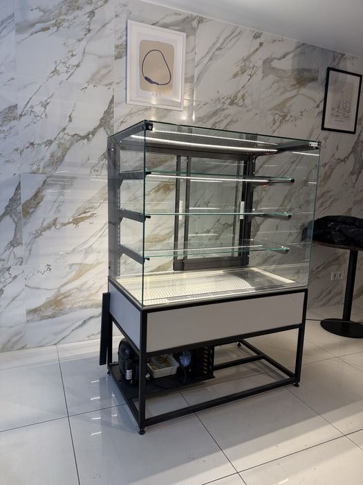 Холодильна вітрина Holodnyj Mid