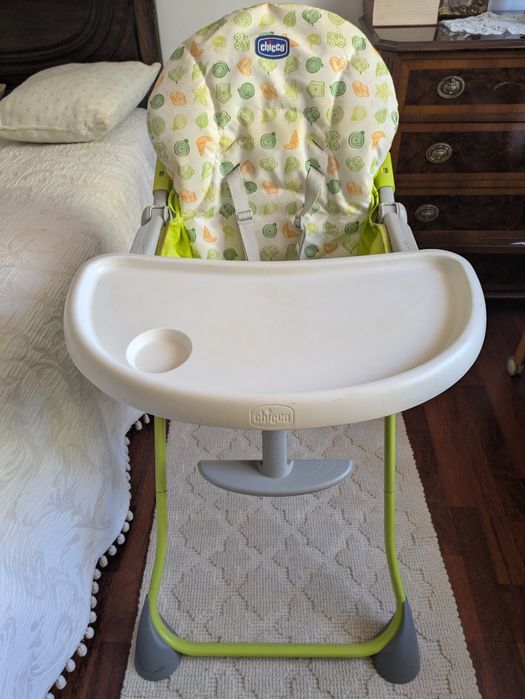 Berço com grade móvel + oferta cadeira comer Chicco