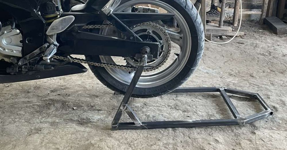 Підкат під мотоцикл.