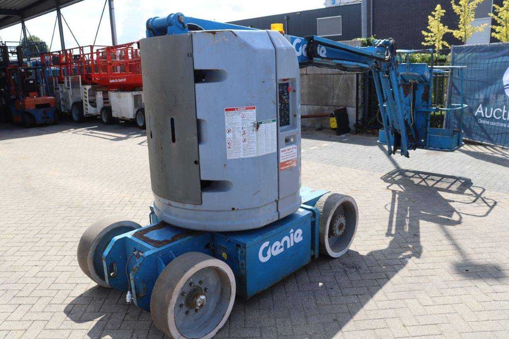 Plataforma elevatória articulada elétrica Genie Z-30-N de 11,14 m