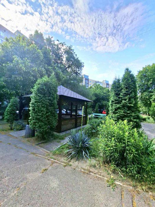 Продаж! 3-кімн кв по вул Світлій 18000$