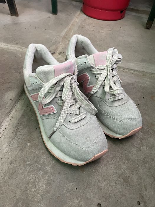 Кроссовки женские