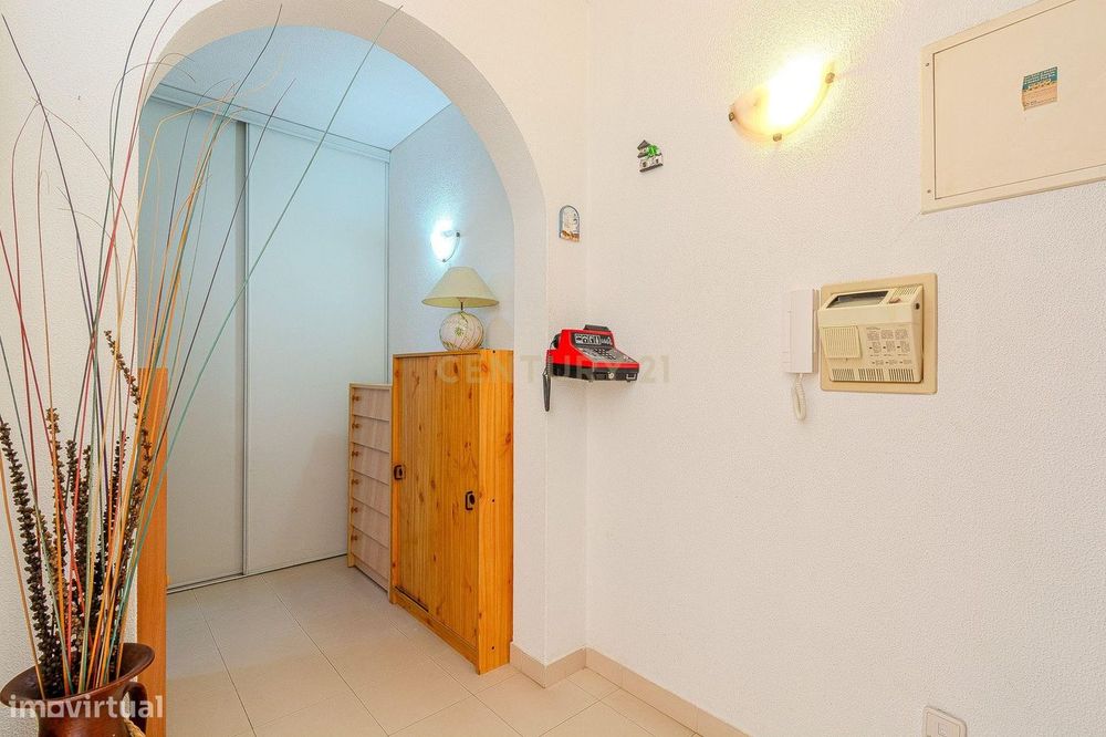 Apartamento com um quarto no centro da cidade, em condomínio fechado c