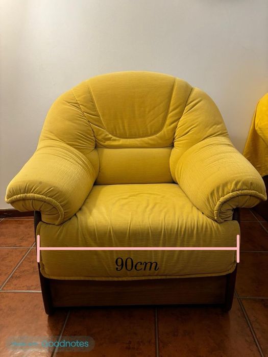 Sofás de madeira polida