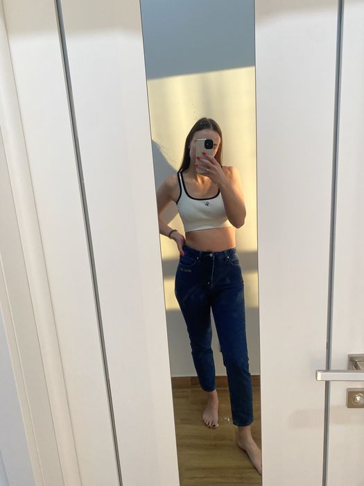 Джинси в оголошенні 6 пар