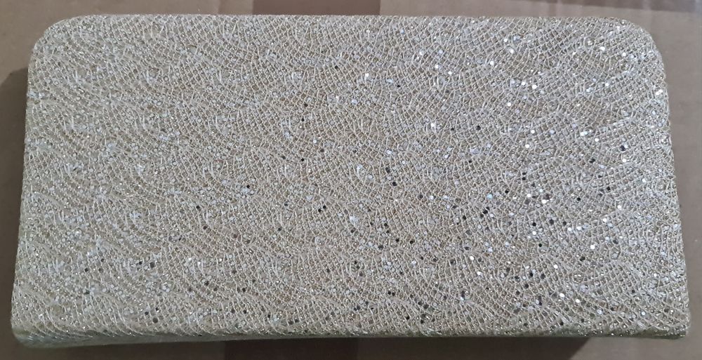 Carteira .  Nova.  Dourada.