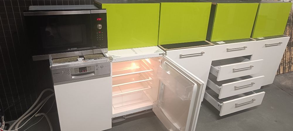Zestaw kuchenny z lodówką, zmywarką i mikrofalą